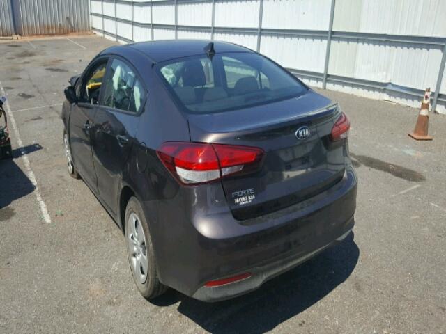 3KPFK4A75HE083693 - 2017 KIA FORTE LX GRAY photo 3