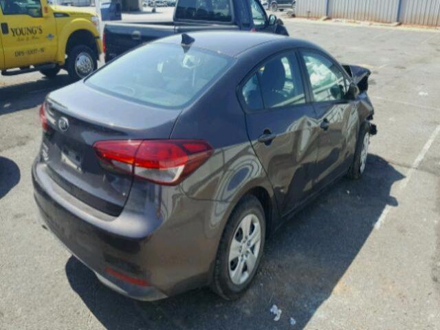 3KPFK4A75HE083693 - 2017 KIA FORTE LX GRAY photo 4