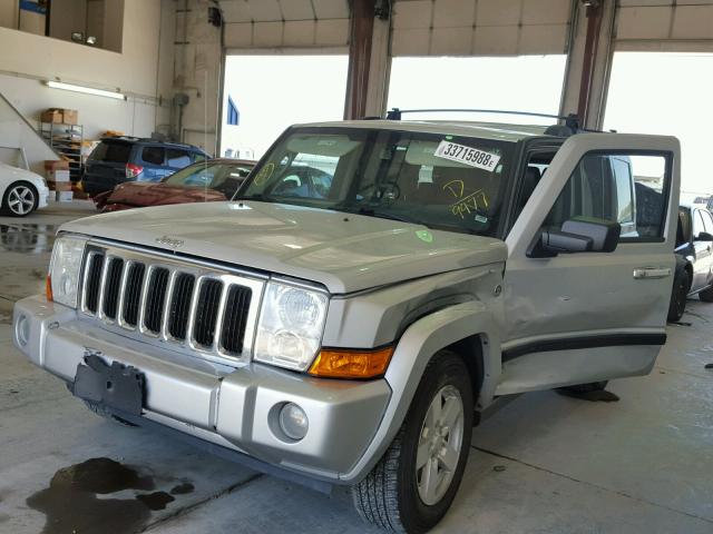 1J8HG48P87C529477 - 2007 JEEP COMMANDER SILVER photo 2