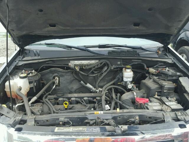 1FMCU0D72BKB61462 - 2011 FORD ESCAPE XLT GRAY photo 7