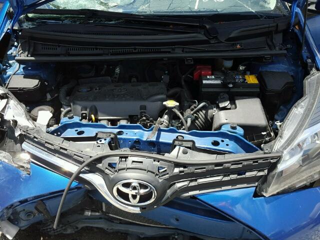 VNKKTUD34FA039213 - 2015 TOYOTA YARIS BLUE photo 7