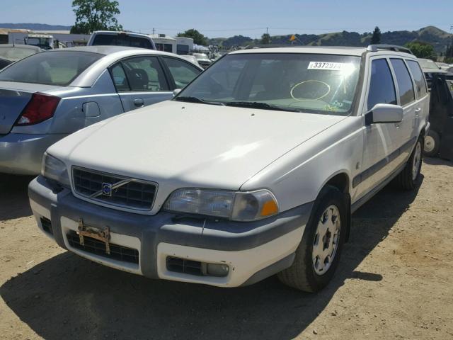 YV1LZ56D5Y2690848 - 2000 VOLVO V70 XC WHITE photo 2