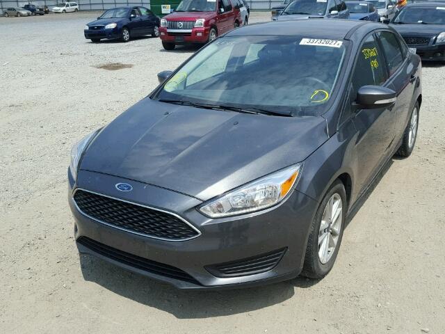 1FADP3F25FL262939 - 2015 FORD FOCUS SE GRAY photo 2