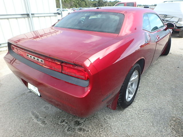 2B3LJ44V69H527428 - 2009 DODGE CHALLENGER RED photo 4