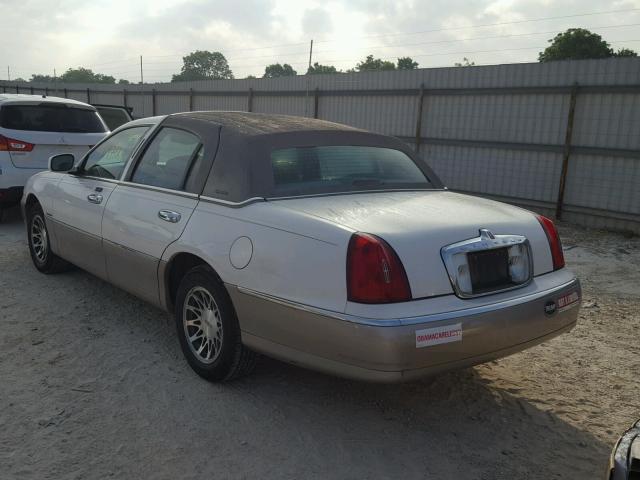 1LNHM82W1YY919506 - 2000 LINCOLN TOWN CAR S WHITE photo 3