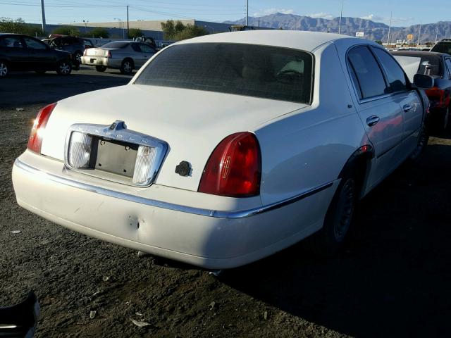 1LNHM83W32Y655114 - 2002 LINCOLN TOWN CAR C WHITE photo 4