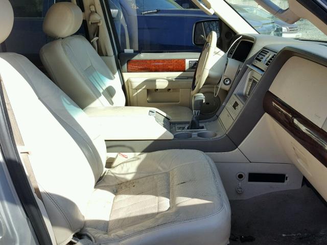 5LMFU27R04LJ40464 - 2004 LINCOLN NAVIGATOR 银色 照片 5