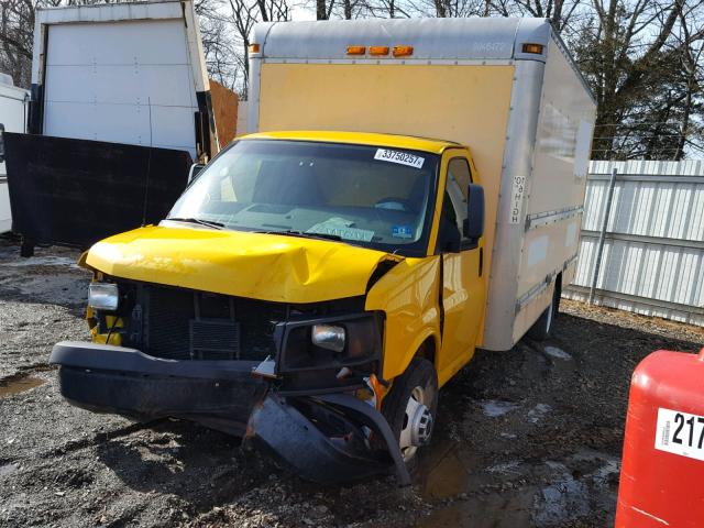 1GDJG31K391903019 - 2009 GMC SAVANA CUT YELLOW photo 2