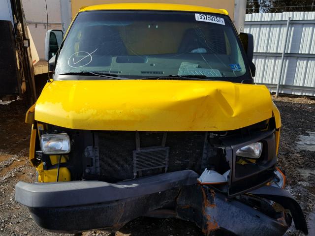 1GDJG31K391903019 - 2009 GMC SAVANA CUT YELLOW photo 9