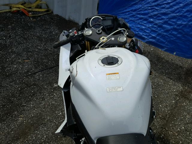 JS1GR7MA7H2101076 - 2017 SUZUKI GSX-R750 WHITE photo 5