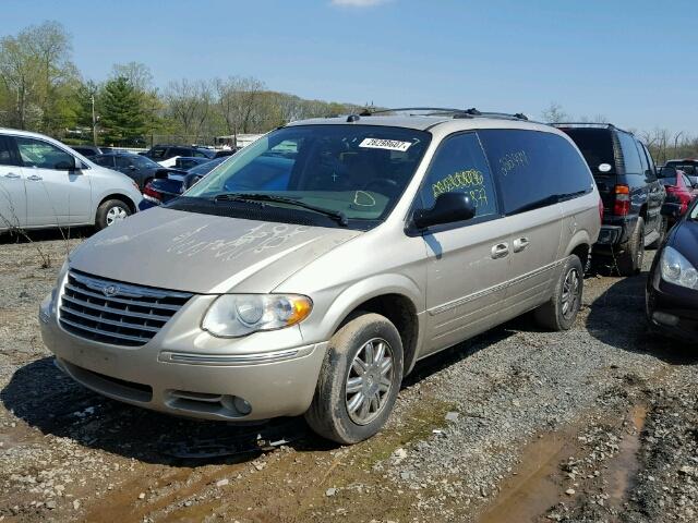 2C8GP64L35R365172 - 2005 CHRYSLER TOWN & COU BEIGE photo 2