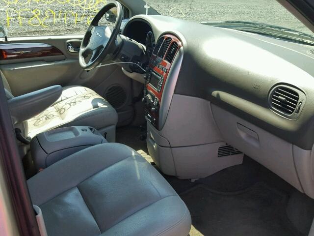 2C8GP64L35R365172 - 2005 CHRYSLER TOWN & COU BEIGE photo 5