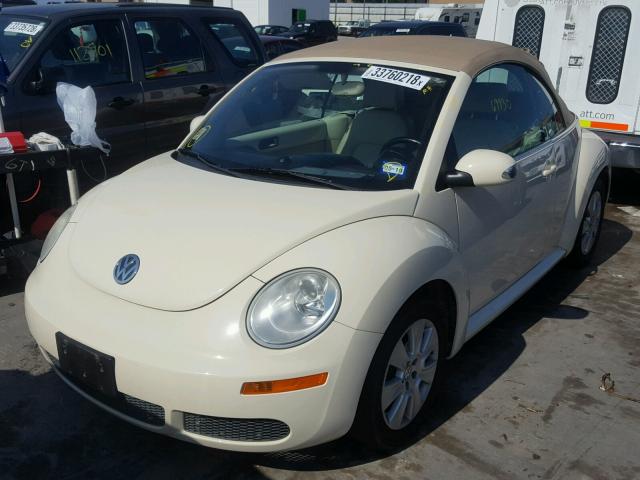 3VWRF31Y89M403324 - 2009 VOLKSWAGEN NEW BEETLE 奶油色 照片 2