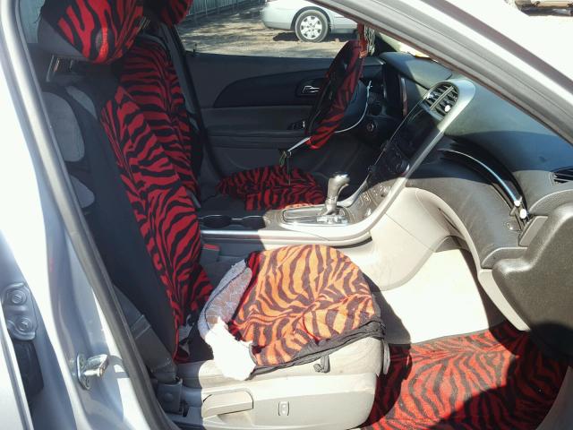 1G11B5SA9DF298917 - 2013 CHEVROLET MALIBU LS 银色 照片 5