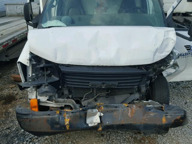 1GDJG31V751907269 - 2005 GMC SAVANA CUT WHITE photo 7