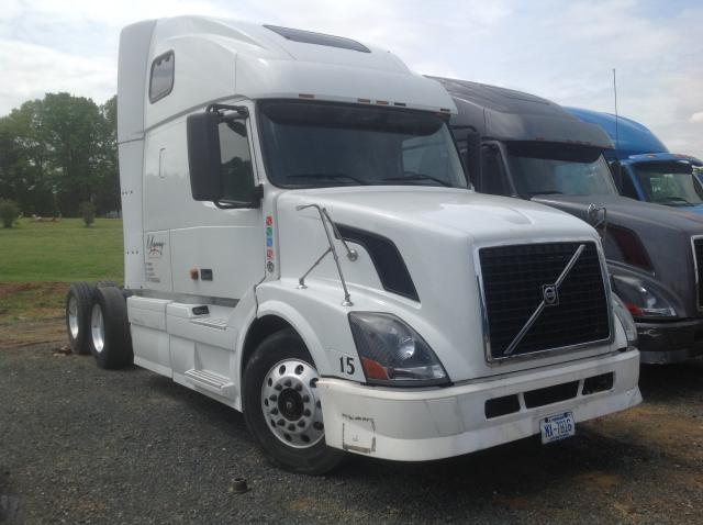 4V4NC9TG27N436604 - 2007 VOLVO VN VNL WHITE photo 1