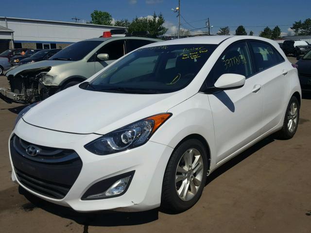 KMHD35LH2EU171335 - 2014 HYUNDAI ELANTRA GT WHITE photo 2