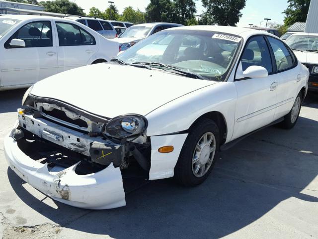 1FAFP52U1WG154550 - 1998 FORD TAURUS LX WHITE photo 2