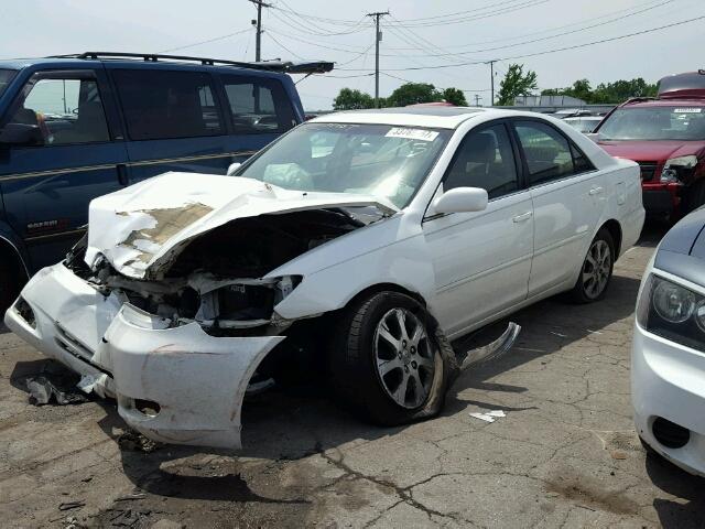 JTDBE32K140250993 - 2004 TOYOTA CAMRY WHITE photo 2