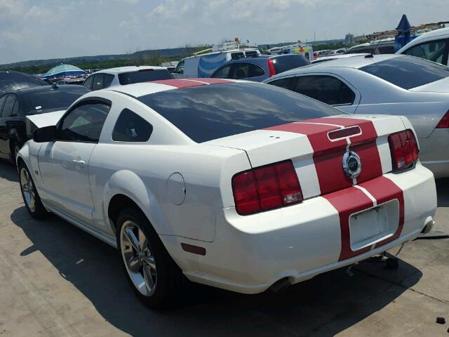 1ZVFT82H565167420 - 2006 FORD MUSTANG GT WHITE photo 3