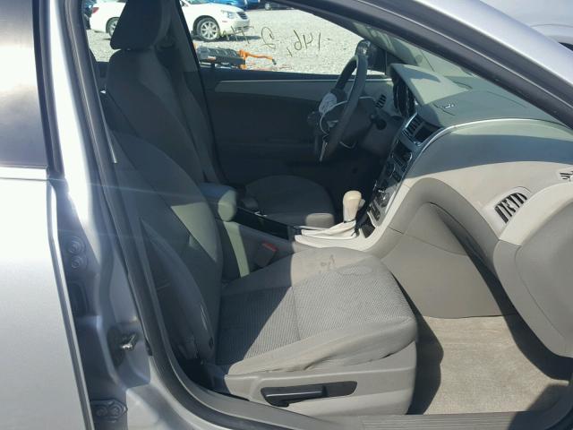 1G1ZB5E03CF350840 - 2012 CHEVROLET MALIBU LS 银色 照片 5