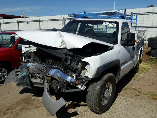 1GDHC24UX4E215831 - 2004 GMC SIERRA C25 WHITE photo 2