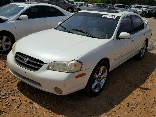 JN1CA31D61T815996 - 2001 NISSAN MAXIMA GXE WHITE photo 2