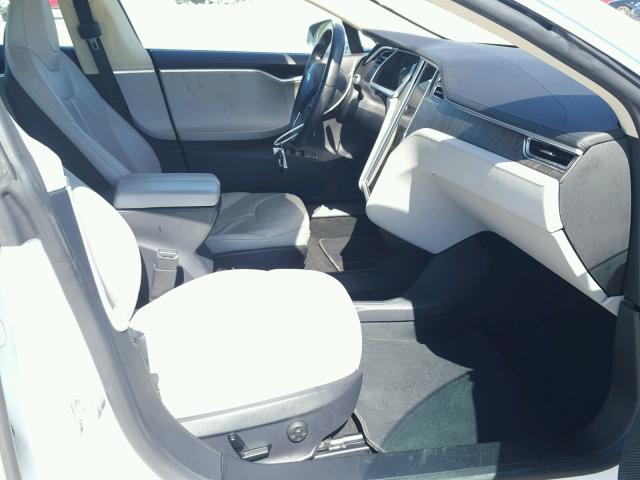 5YJSA1AC8DFP10632 - 2013 TESLA MODEL S WHITE photo 5