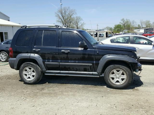 1J4GL38K15W726557 - 2005 JEEP LIBERTY RE BLACK photo 9