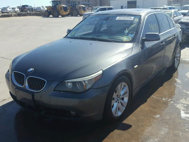 WBANF33537CW69205 - 2007 BMW 525 XI GRAY photo 2
