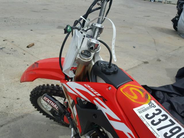 JH2ME1234JK001360 - 2018 HONDA CRF250 R RED photo 9