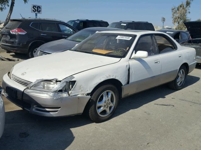 JT8VK13T9P0183614 - 1993 LEXUS ES 300 WHITE photo 2