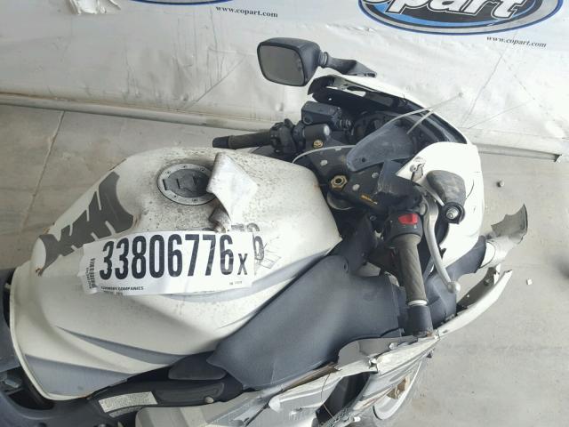 JS1GW71AX62114110 - 2006 SUZUKI GSX1300 WHITE photo 5