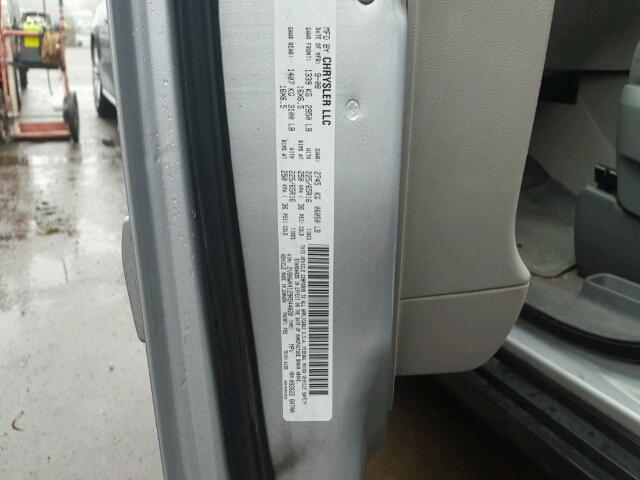 2V8HW44129R544020 - 2009 VOLKSWAGEN ROUTAN S SILVER photo 10