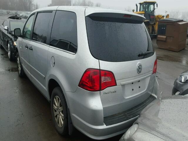 2V8HW44129R544020 - 2009 VOLKSWAGEN ROUTAN S SILVER photo 3