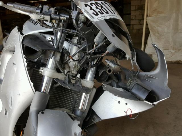 JKAZX4J126A062028 - 2006 KAWASAKI ZX600 J1 SILVER photo 9