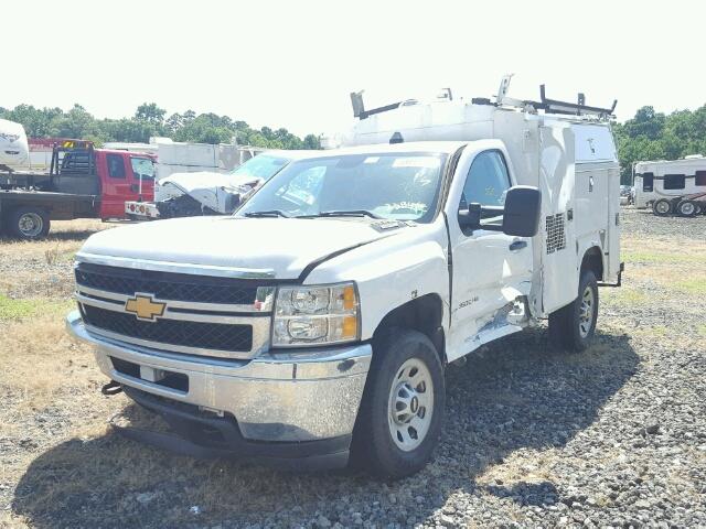 1GB3CZCG5DF238452 - 2013 CHEVROLET SILVERADO WHITE photo 2