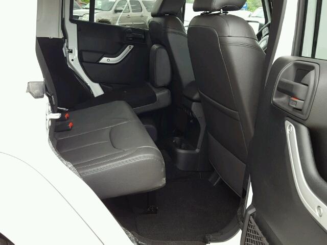 1C4BJWEG6GL206561 - 2016 JEEP WRANGLER U WHITE photo 6