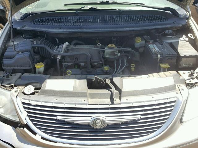 2C4GP44R54R538649 - 2004 CHRYSLER TOWN & COU TAN photo 7