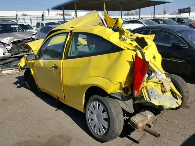 3FAFP31N05R154710 - 2005 FORD FOCUS ZX3 YELLOW photo 3