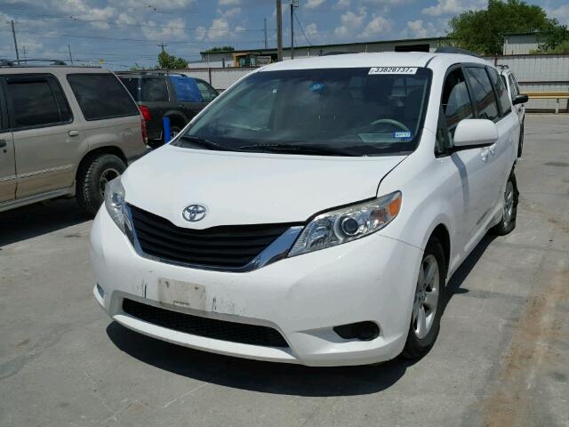 5TDKK3DC6BS061135 - 2011 TOYOTA SIENNA WHITE photo 2