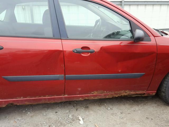 1FAFP33PXYW374789 - 2000 FORD FOCUS LX RED photo 9