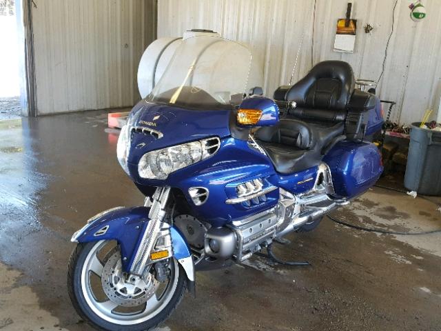 1HFSC47061A003757 - 2001 HONDA GL1800 BLUE photo 2