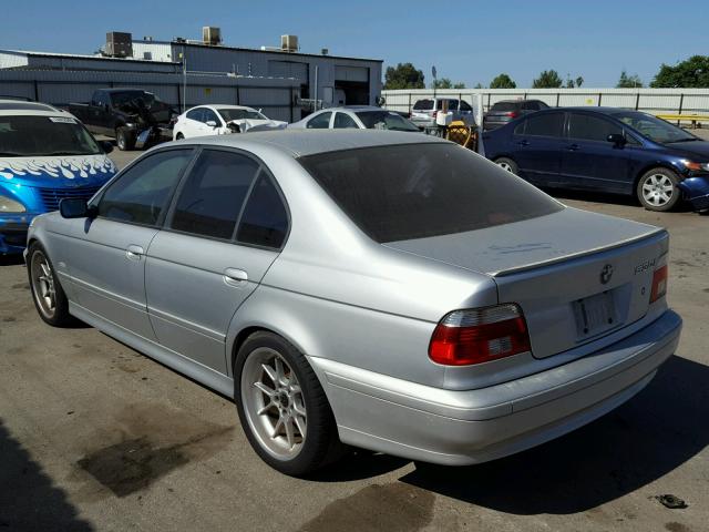 WBADT53482CE92914 - 2002 BMW 530 SILVER photo 3