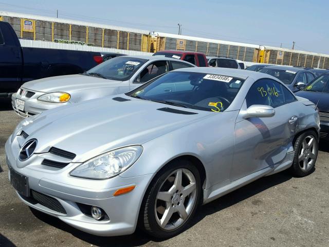 WDBWK54F18F183657 - 2008 MERCEDES-BENZ SLK 280 SILVER photo 2