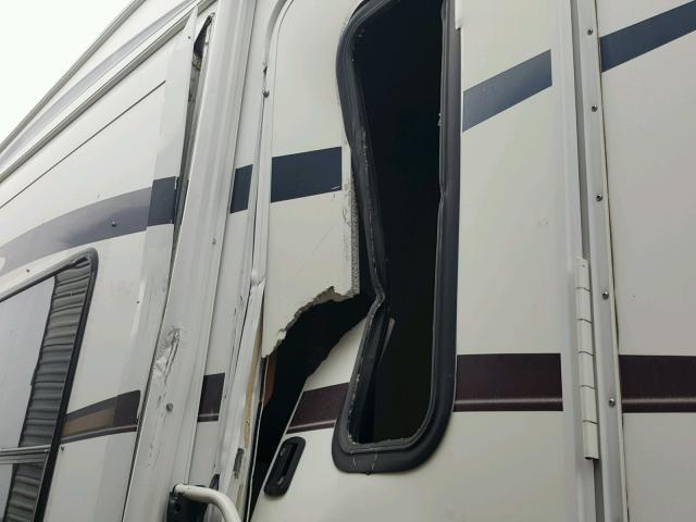 4YDF35823B4701726 - 2011 KEYSTONE MONTANA WHITE photo 9