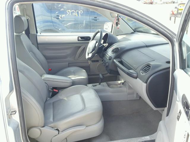 3VWPW31C68M513136 - 2008 VOLKSWAGEN NEW BEETLE 银色 照片 5