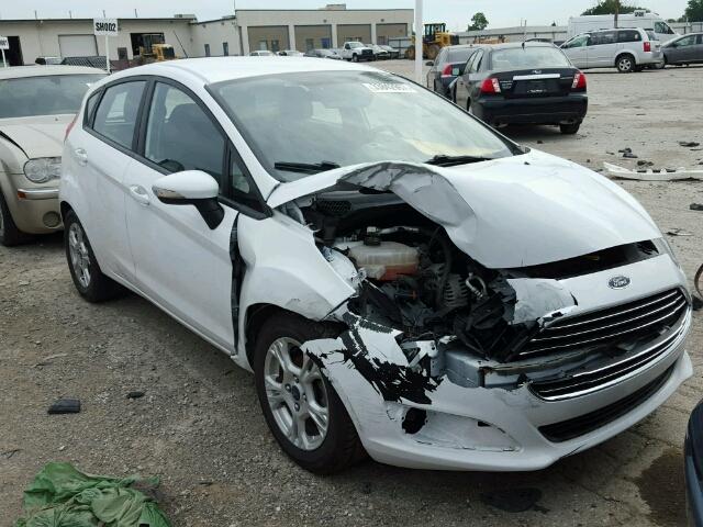 3FADP4EJXFM105663 - 2015 FORD FIESTA SE WHITE photo 1