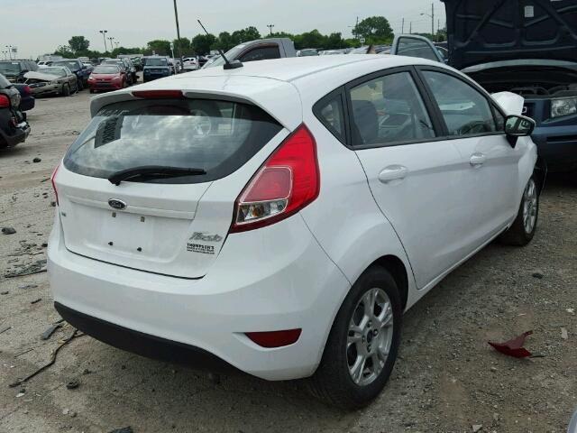 3FADP4EJXFM105663 - 2015 FORD FIESTA SE WHITE photo 4