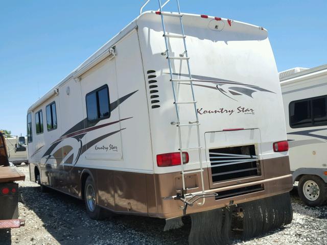 4UZAAHBV52CK26007 - 2002 FREIGHTLINER CHASSIS X WHITE photo 3